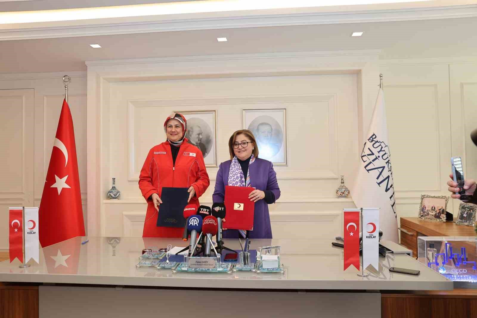 Gaziantep B&uuml;y&uuml;kşehir ve Kızılay insani yardım iş birliği protokol&uuml; imzaladı

