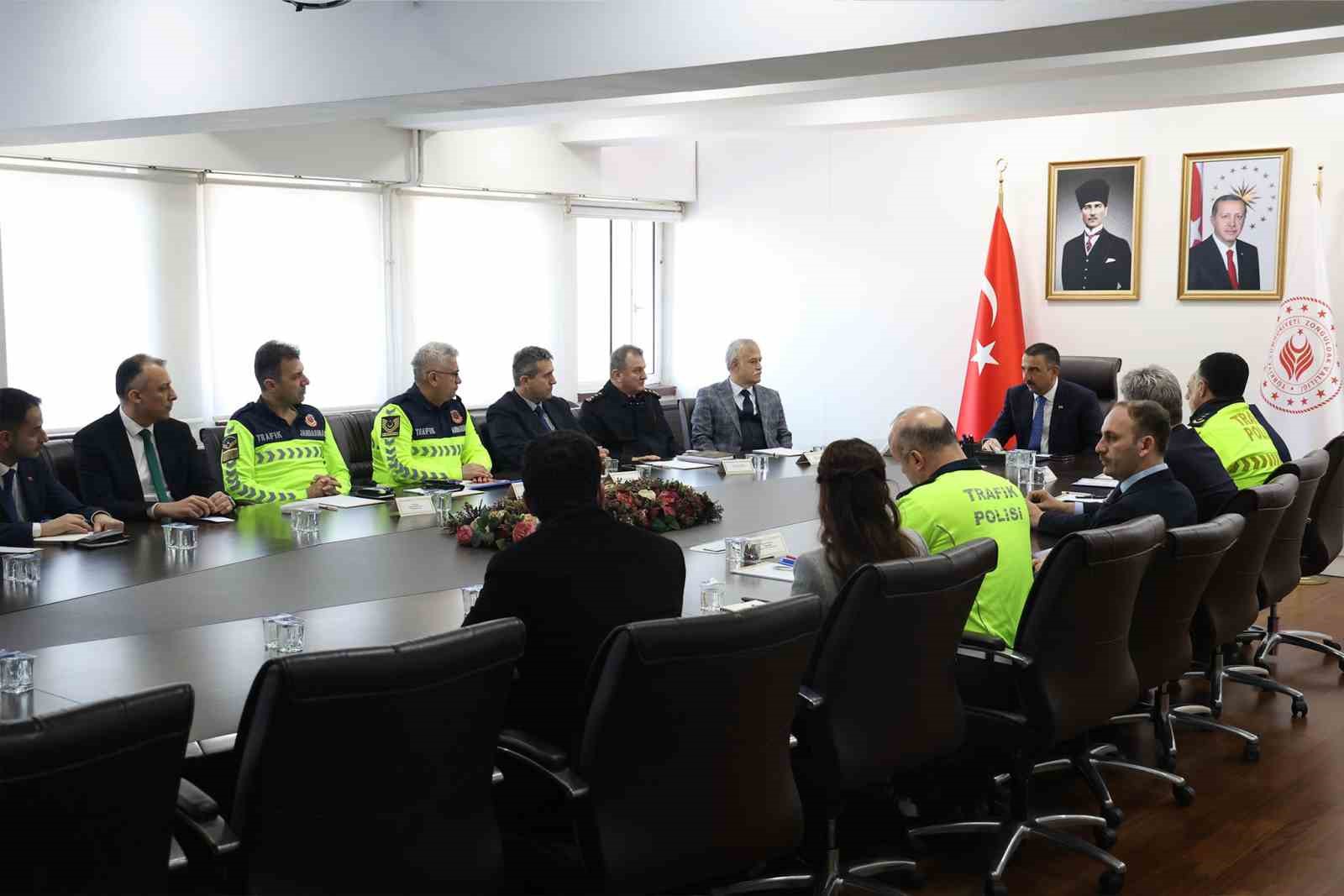 Vali Osman Hacıbektaşoğlu başkanlığında trafik güvenliği toplantısı gerçekleştirildi
