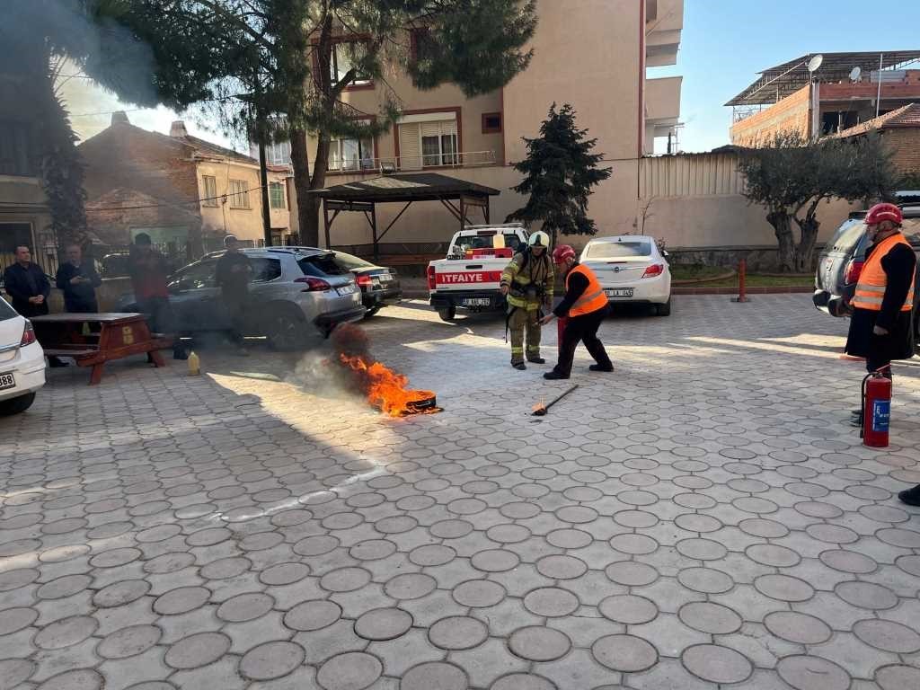 Kaymakamlık binasında yangın ve tahliye tatbikatı gerçekleştirildi