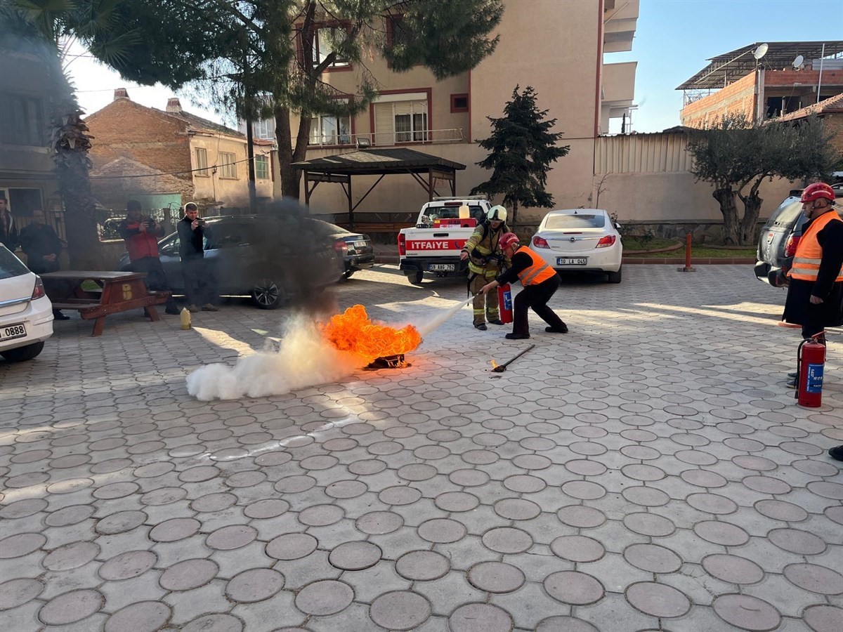 Kaymakamlık binasında yangın ve tahliye tatbikatı ger&ccedil;ekleştirildi
