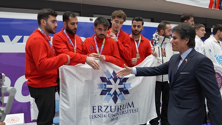 ET&Uuml; buz &uuml;st&uuml;nde zirvede
