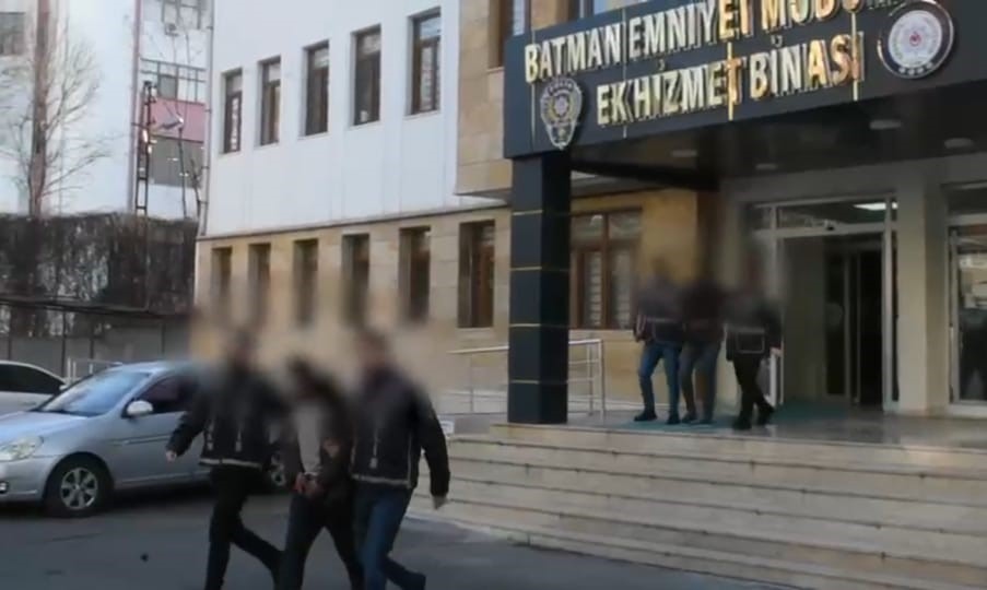 Batman’da iş yeri hırsızlık şüphelileri tutuklandı