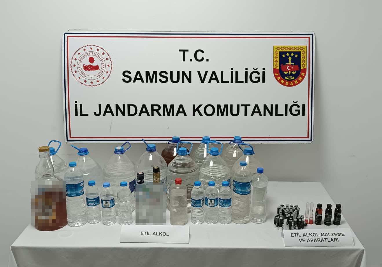 Samsun’da 55 litre etil alkol ve 56 adet aroma kiti ele geçirildi