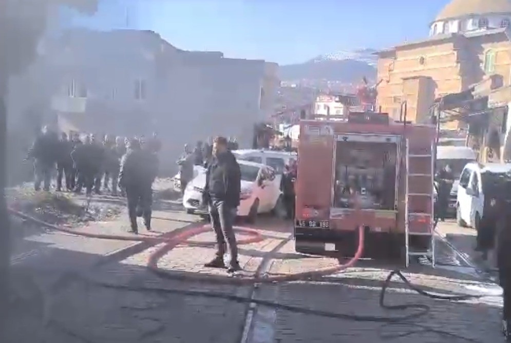 Kahramanmaraş&rsquo;ta iş yerinde yangın
