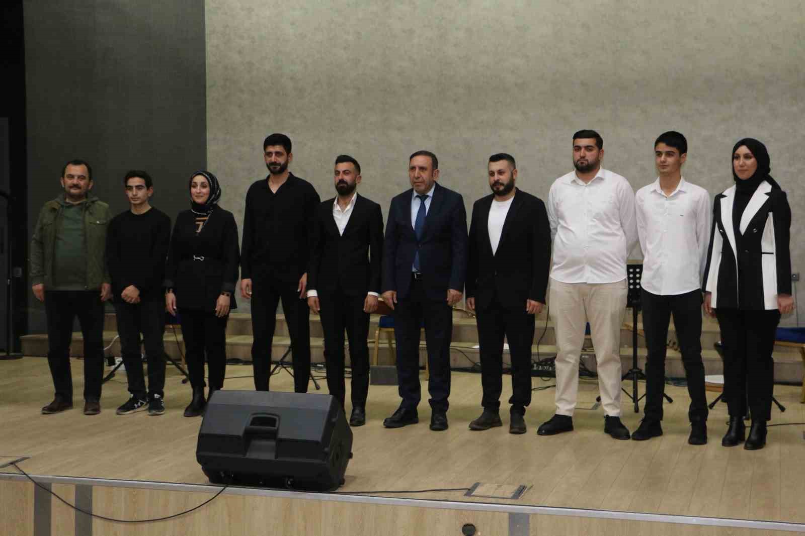 Diyarbakır&rsquo;da halka a&ccedil;ık şiir ve t&uuml;rk&uuml; dinletisi
