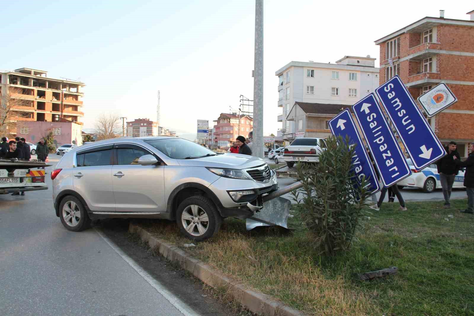 &Ccedil;arşamba&rsquo;da trafik kazası: 3 yaralı
