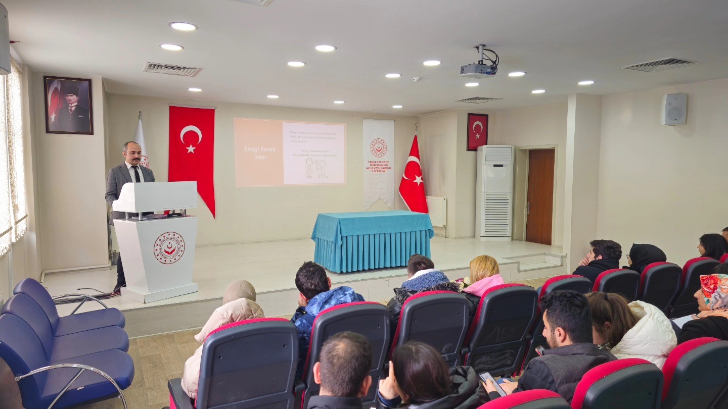Erzincan&rsquo;da evlenecek gen&ccedil;lere eğitim veriliyor

