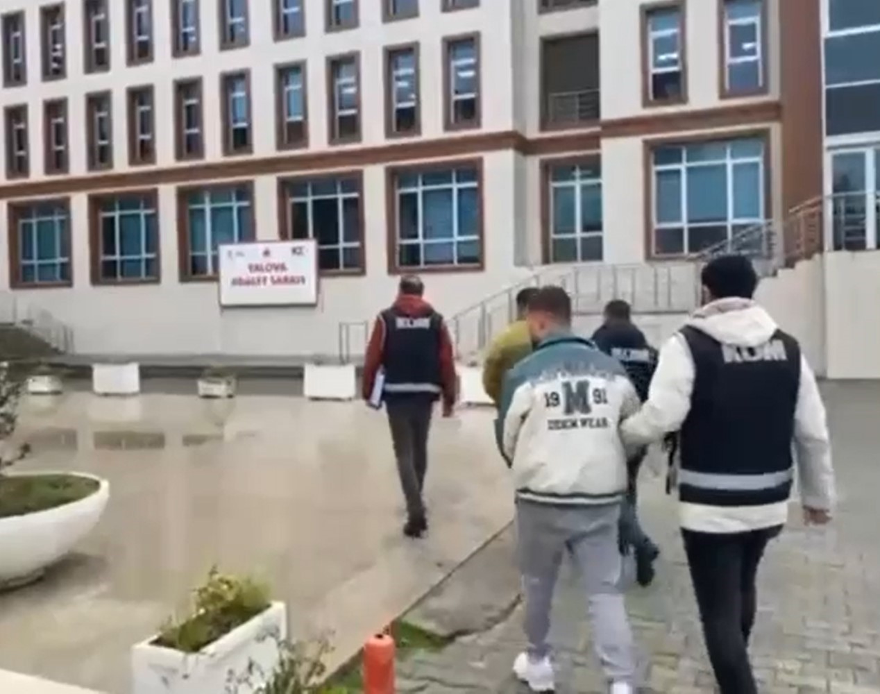 Yalova’daki devre mülk sahiplerini 20 milyon dolandırdılar
