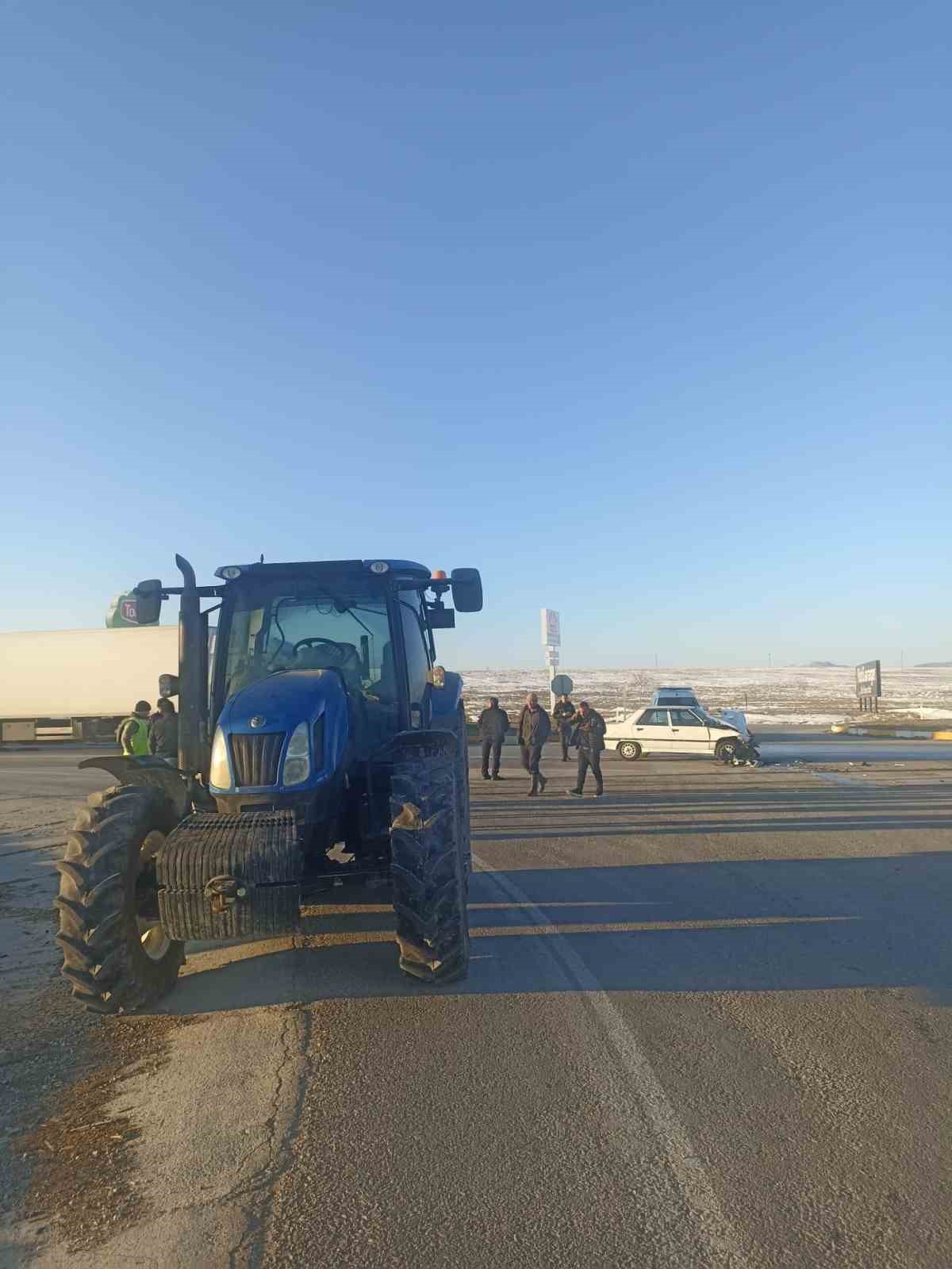 Karapınar’da traktör ile otomobil çarpıştı: 1 yaralı
