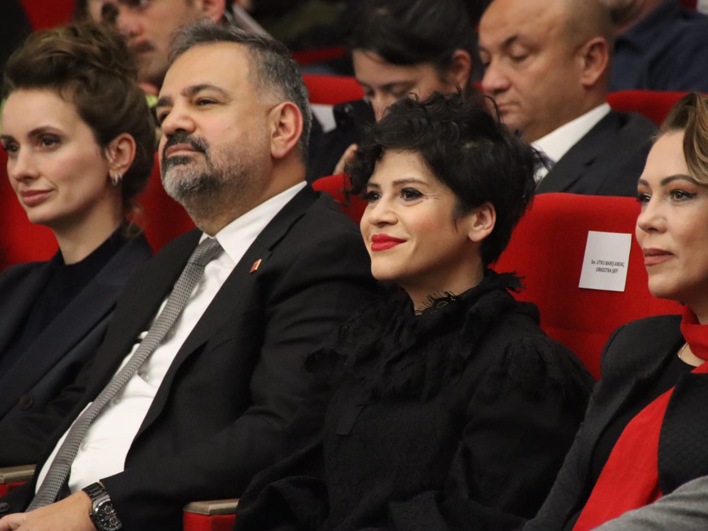 CHP Genel Başkanı Özel, Manisa’da senfoni konserine katıldı