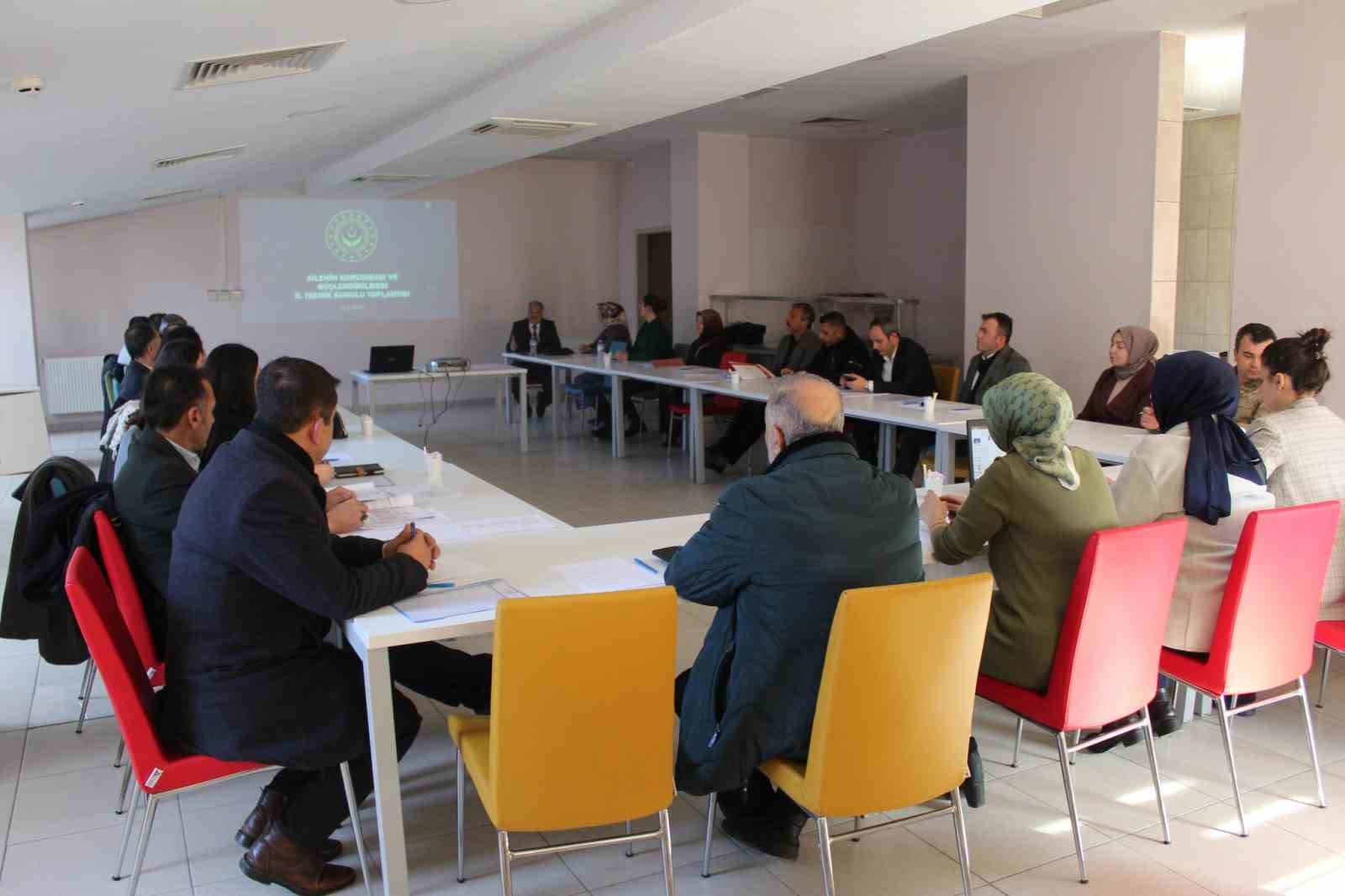 Bayburt’ta ailenin korunması ve güçlendirilmesi konulu toplantı yapıldı