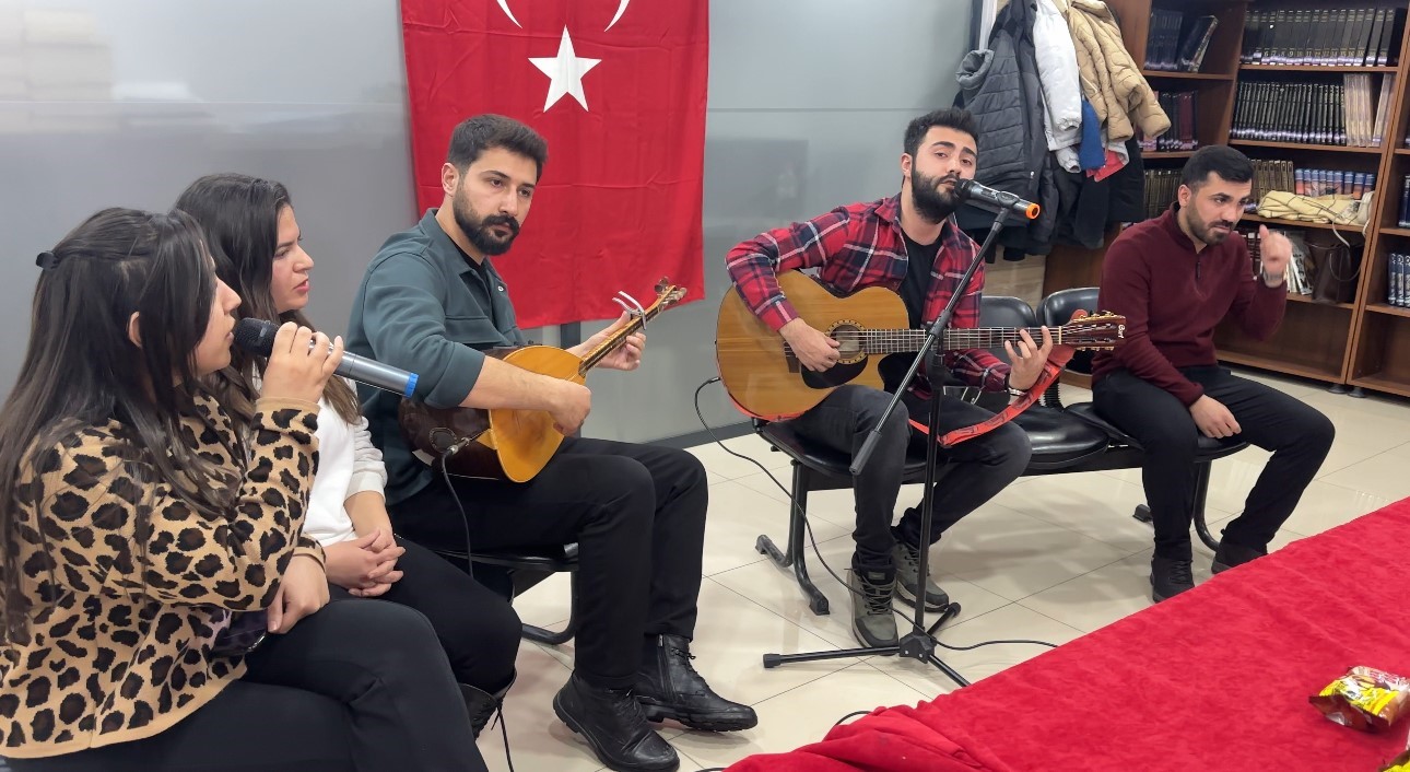 Sınavlara hazırlanan öğrencilere ders arası müzik