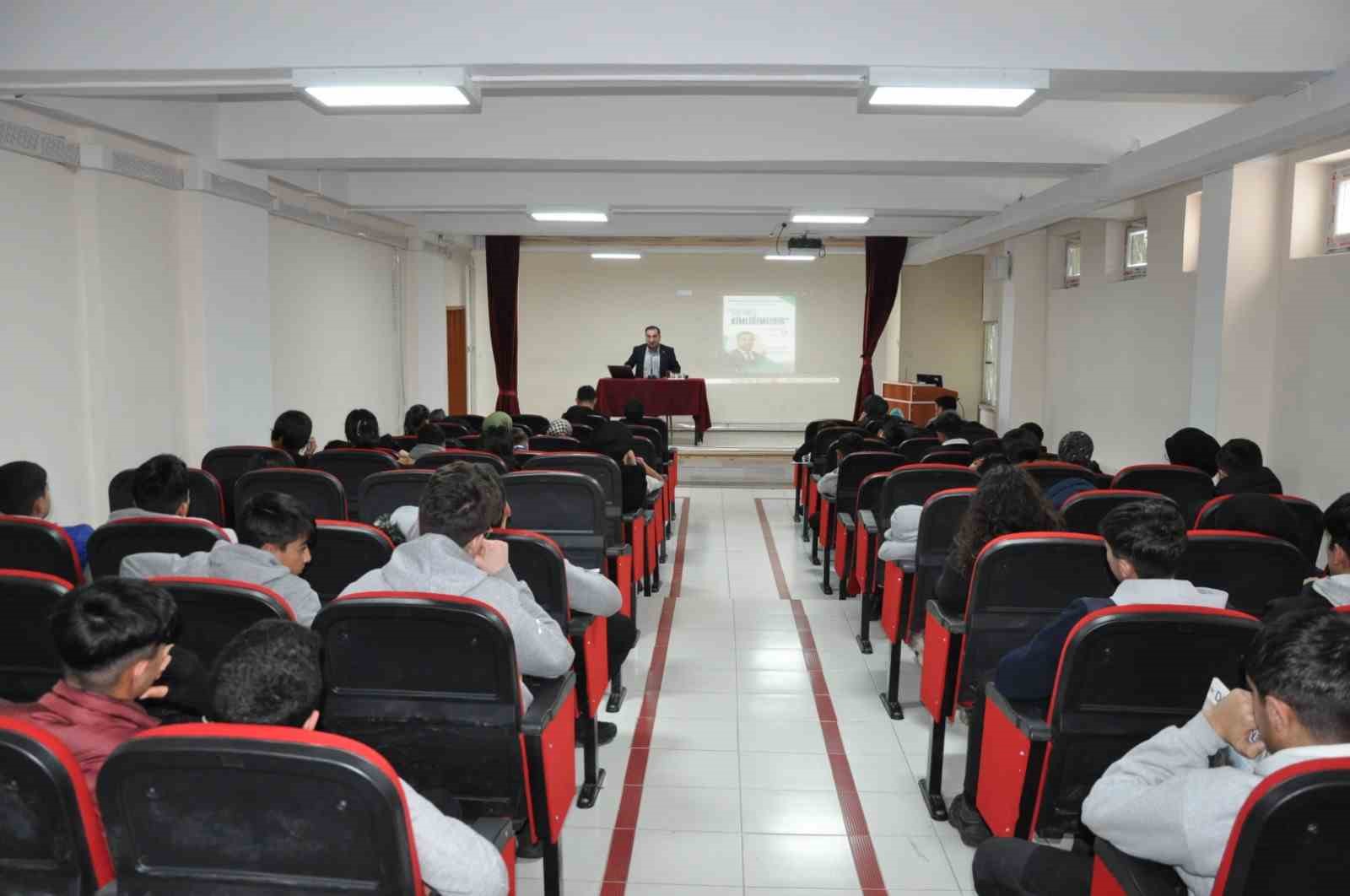 Ertaş Sarıkamış’ta öğrencilerle buluştu: "Türkçemiz Millet Dilidir"