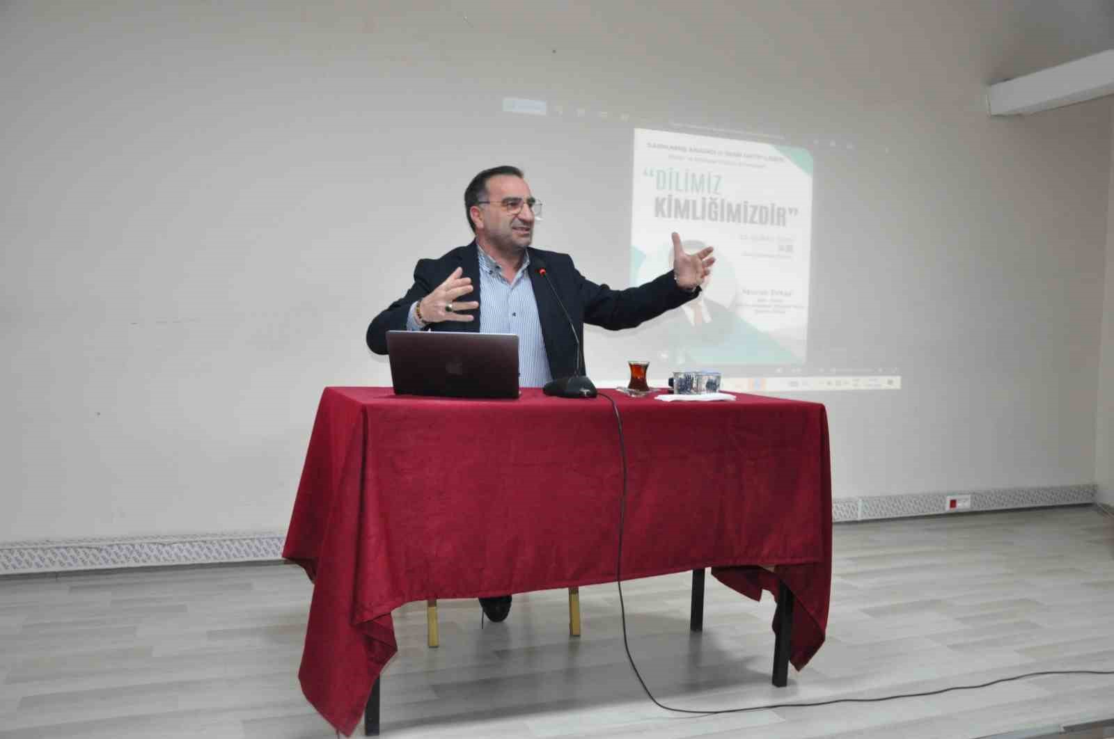 Ertaş Sarıkamış&rsquo;ta &ouml;ğrencilerle buluştu: "T&uuml;rk&ccedil;emiz Millet Dilidir"
