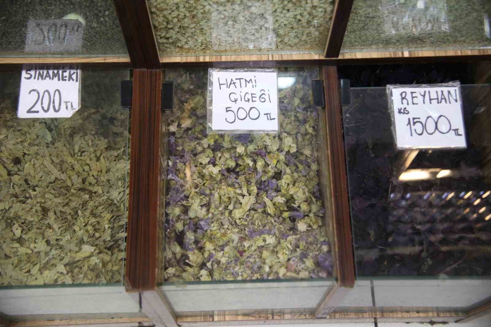 Öksürüğü geçmeyen soluğu aktarda alıyor

