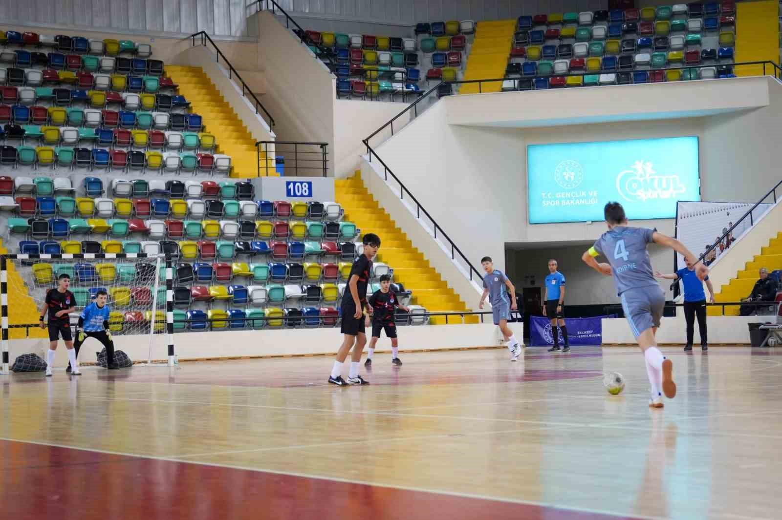 Okullar arası futsal müsabakaları başladı