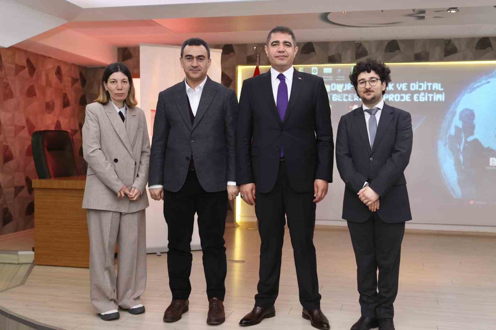 Dijital okuryazarlık ve dijital iletişim becerileri eğitimi sona erdi