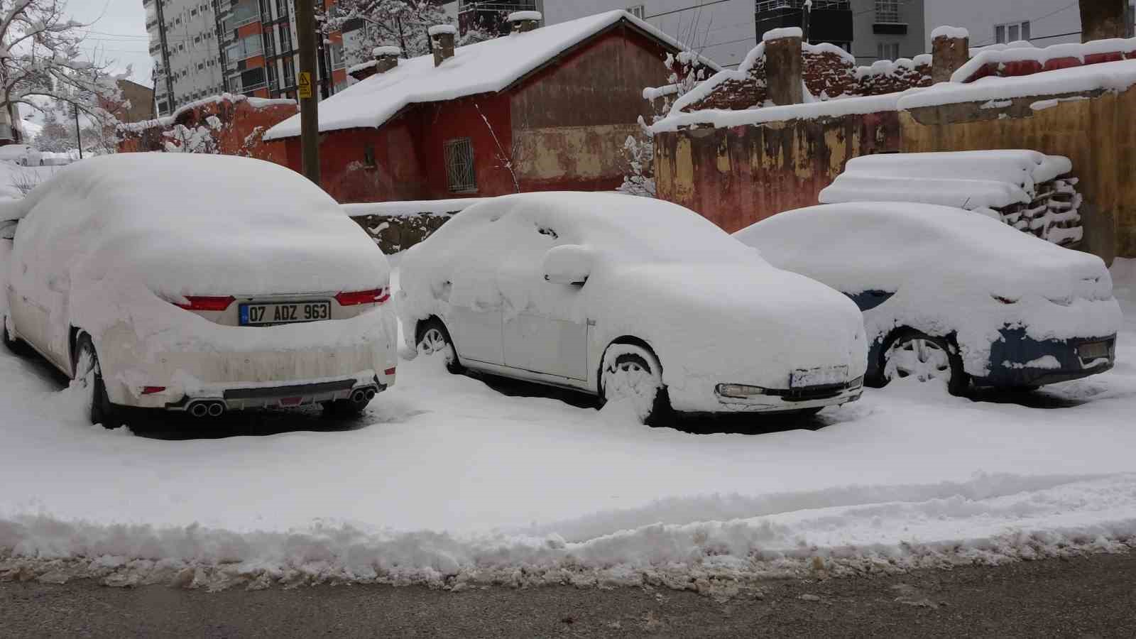 Bitlis’te kapanan 219 köy yolundan 170’i ulaşıma açıldı
