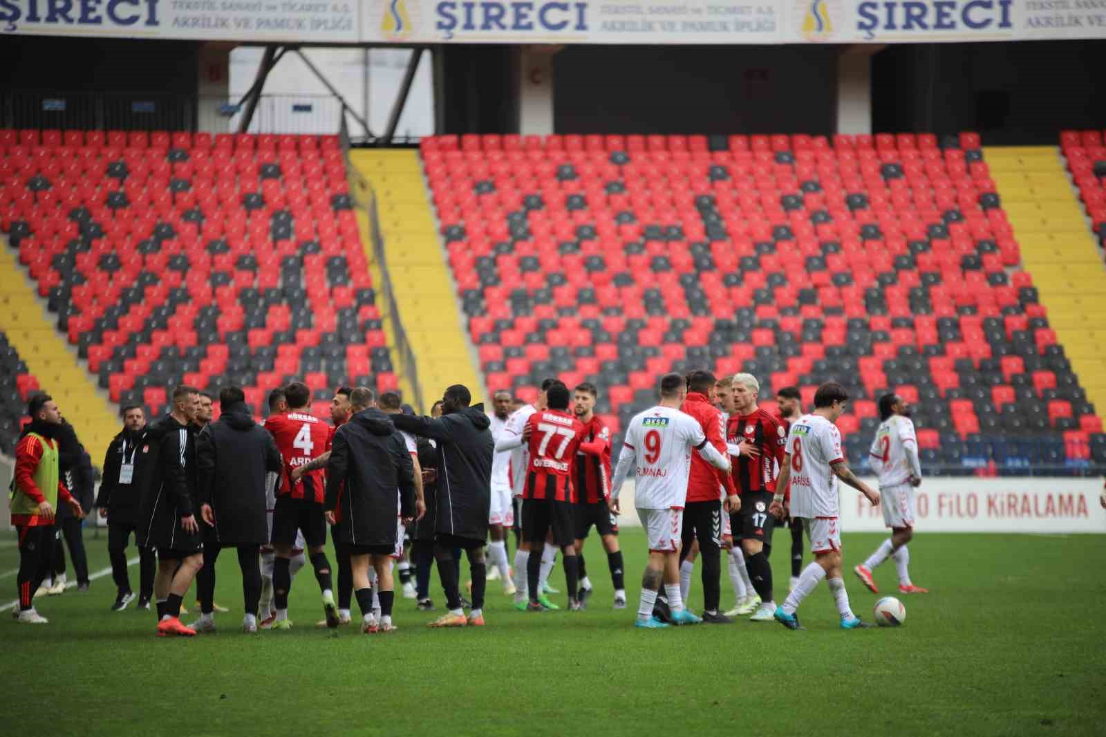 Trendyol Süper Lig: Gaziantep FK: 2 - Sivasspor: 1 (Maç sonucu)
