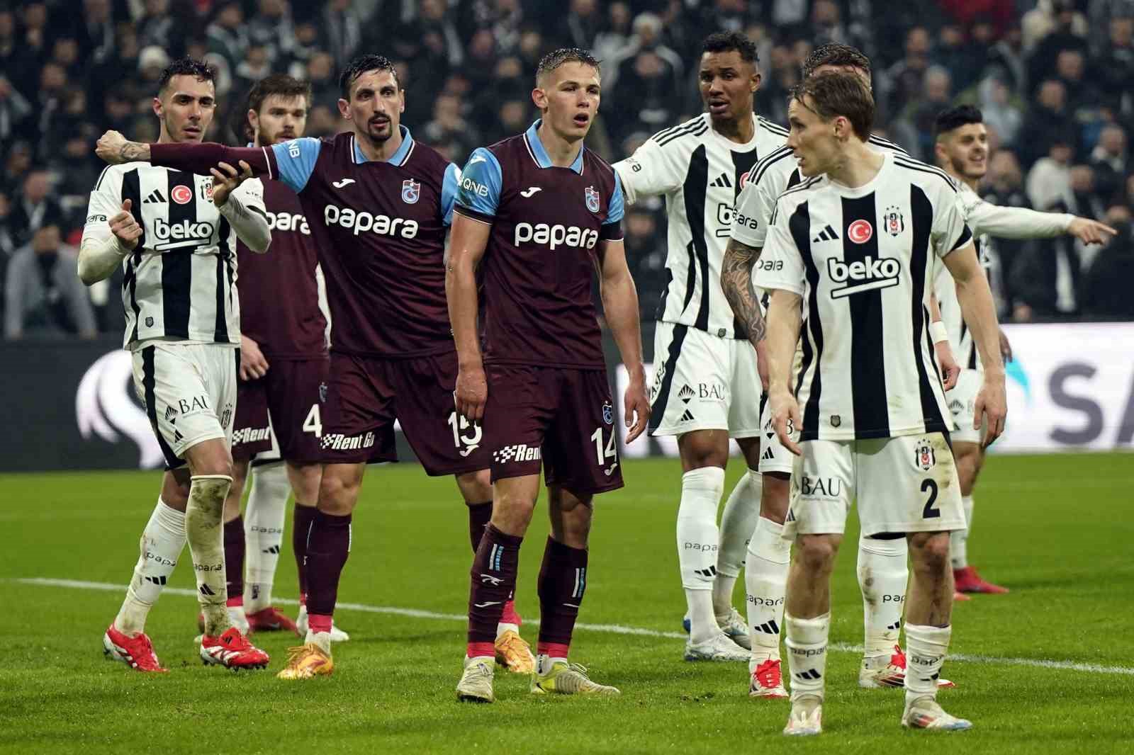 Trendyol Süper Lig: Beşiktaş: 0 - Trabzonspor: 1 (İlk yarı)
