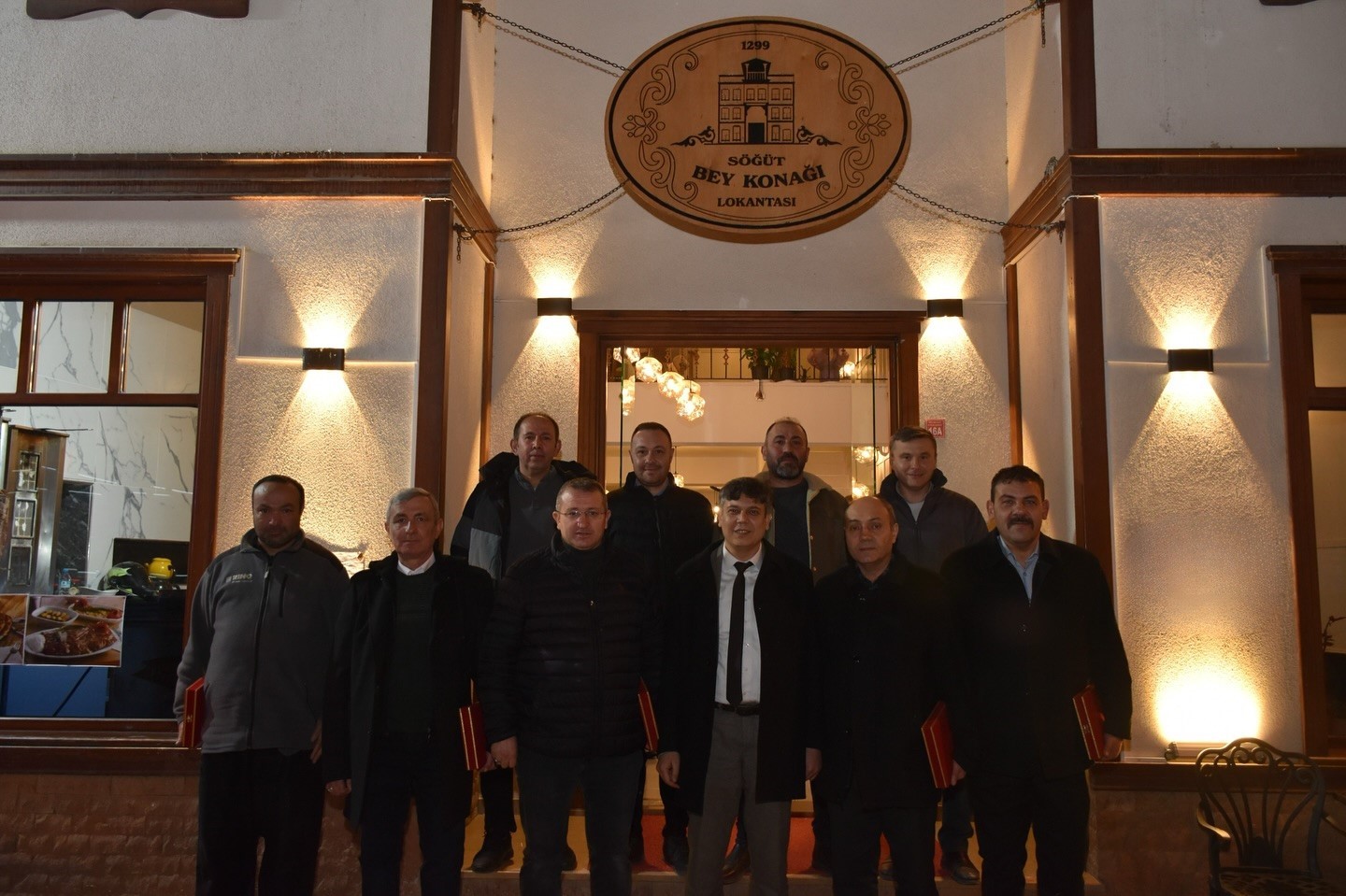 Emekli olan personellerle yemek
