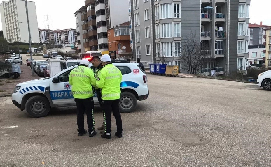 Kamyonet ile otomobil çarpıştı, 2 yaralı