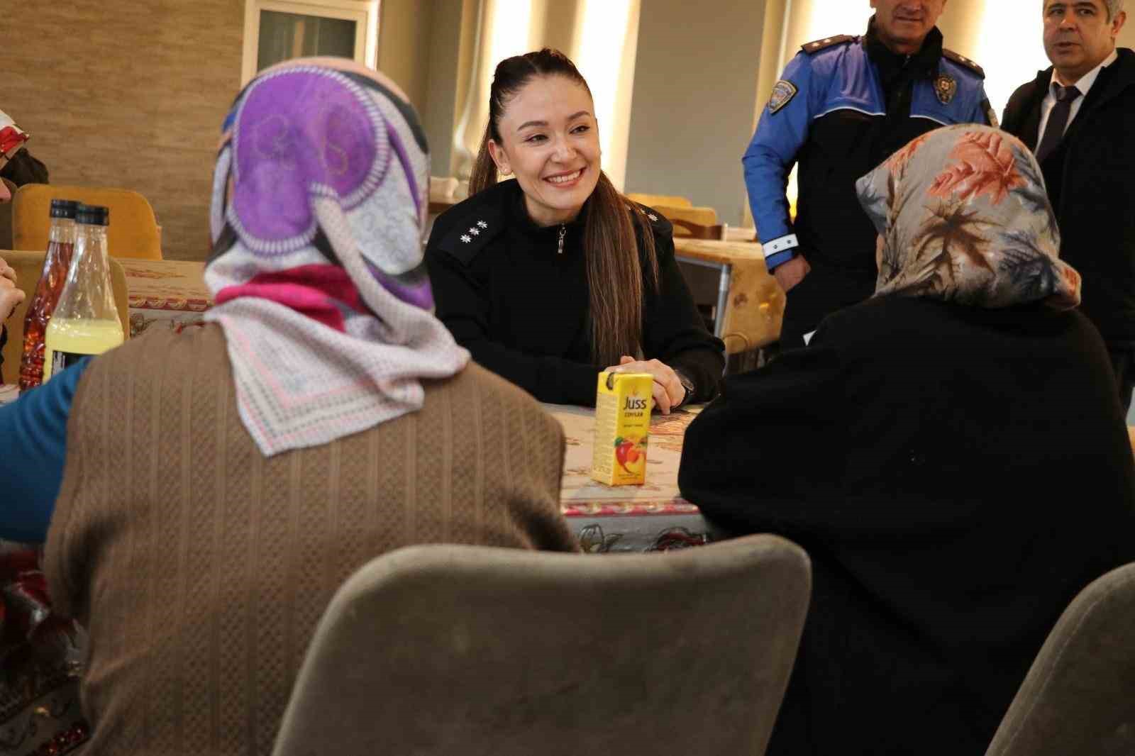 Polis ekipleri 14 Şubat&rsquo;ta huzurevi sakinlerini ziyaret etti
