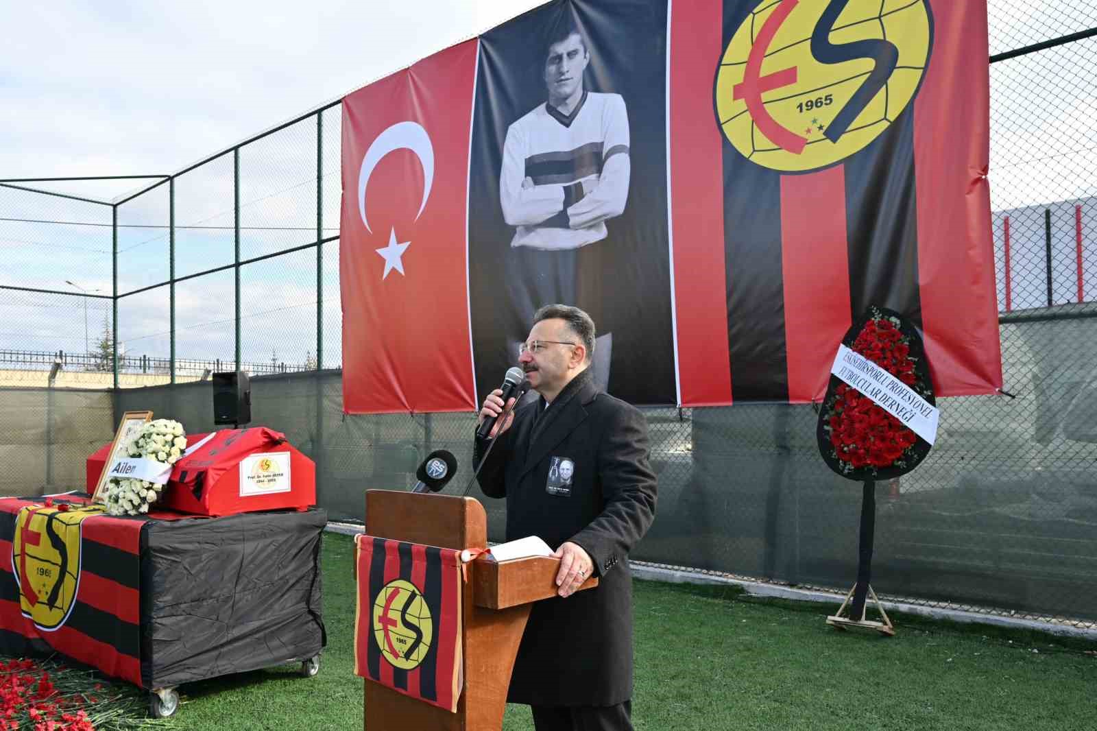 Vali Aksoy, Fethi Heper i&ccedil;in d&uuml;zenlenen anma programına katıldı
