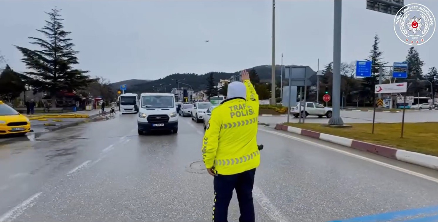 Tokat&rsquo;ta yayalara yol vermeyen 445 s&uuml;r&uuml;c&uuml;ye idari para cezası
