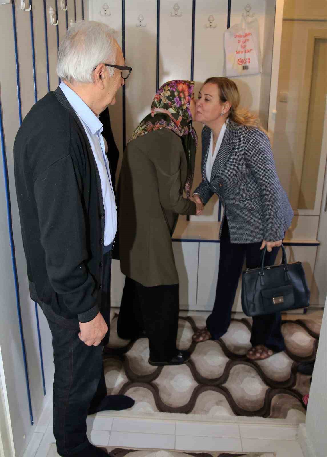 Eskişehir İl Emniyet M&uuml;d&uuml;r&uuml; Yılmaz, şehit ailelerini ziyaret etti
