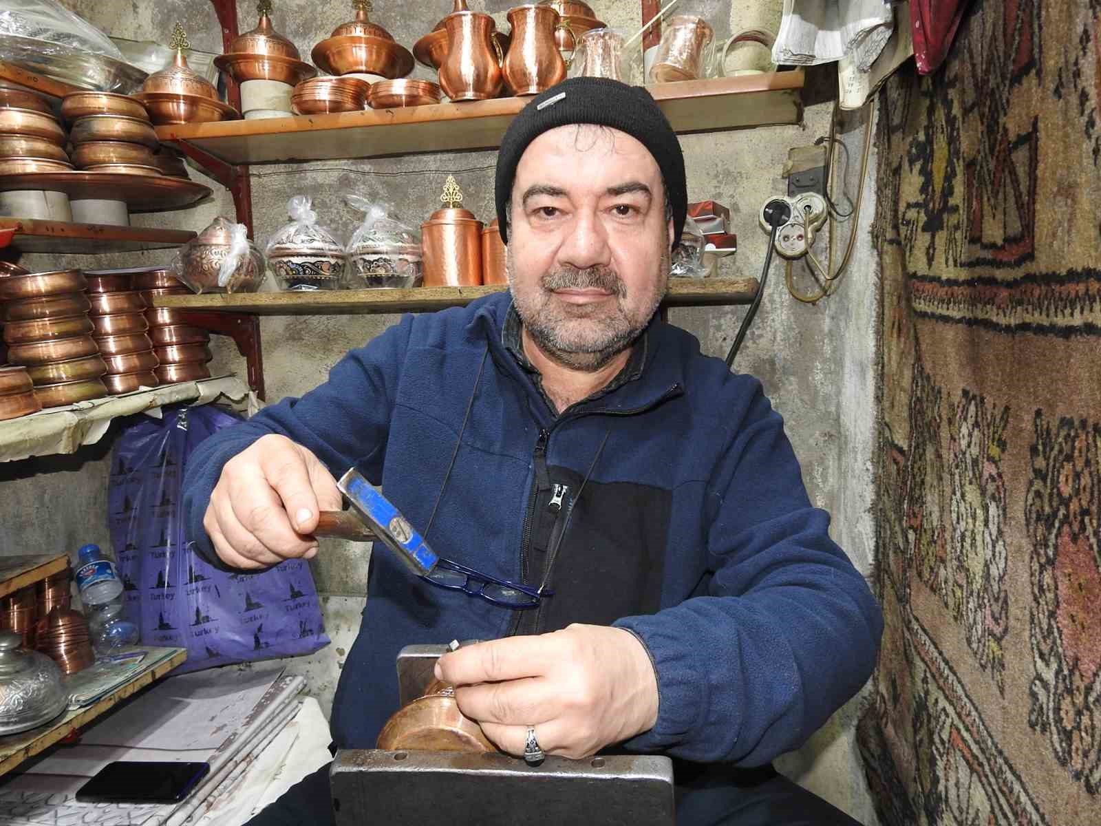 Bakırdan &ccedil;ıkan sesle huzur buluyorlar
