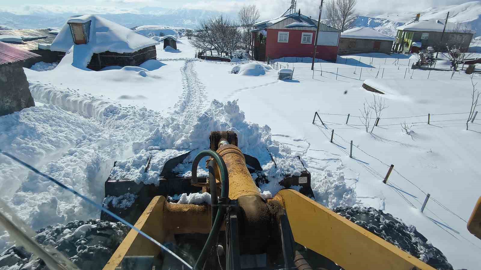 Bingöl’de 146 köy yolu ulaşıma açıldı