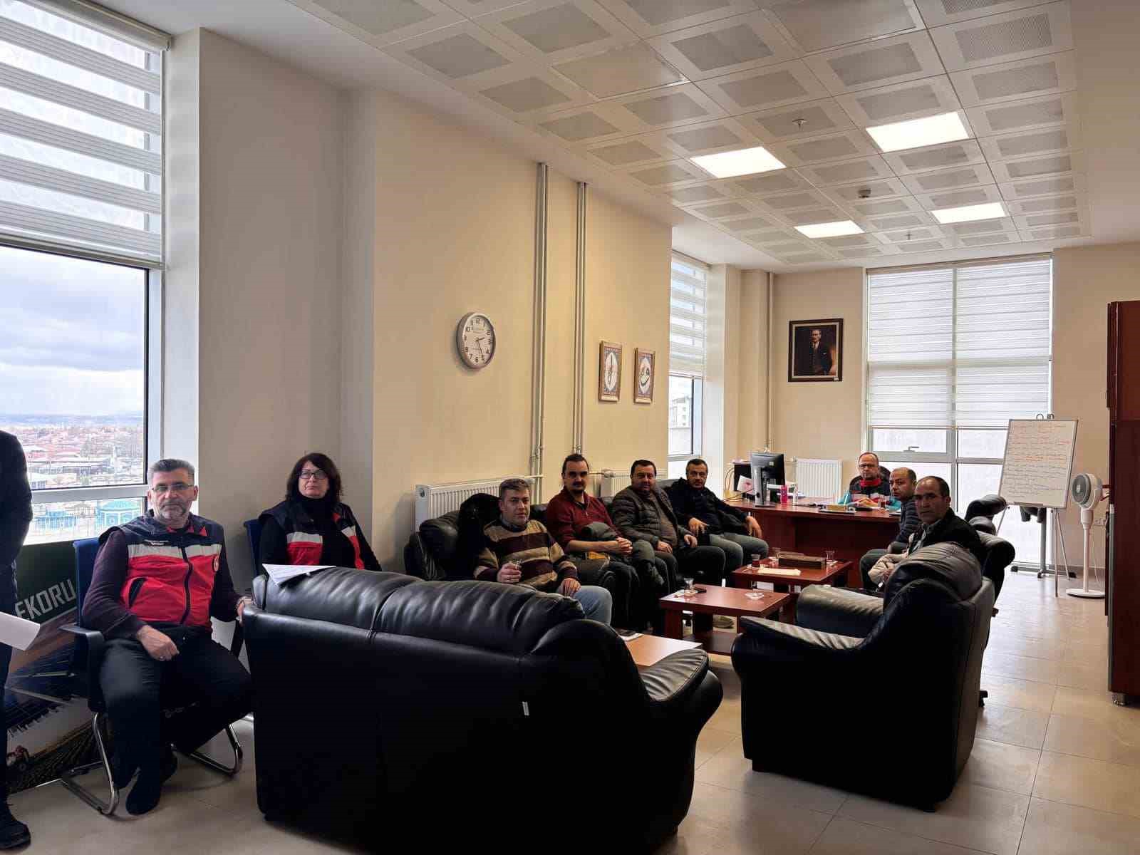 K&uuml;tahya İl Tarım M&uuml;d&uuml;rl&uuml;ğ&uuml; kooperatiflerin mali m&uuml;şavirliğini yapan firmaları bilgilendirdi
