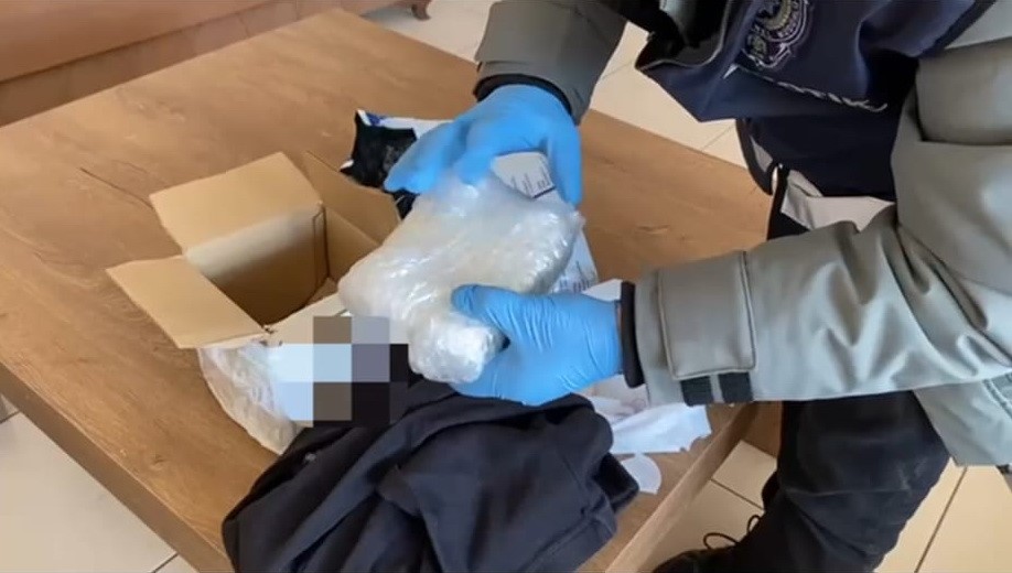 Samsun’da kargo poşetinden 400 gram kokain çıktı: 2 gözaltı