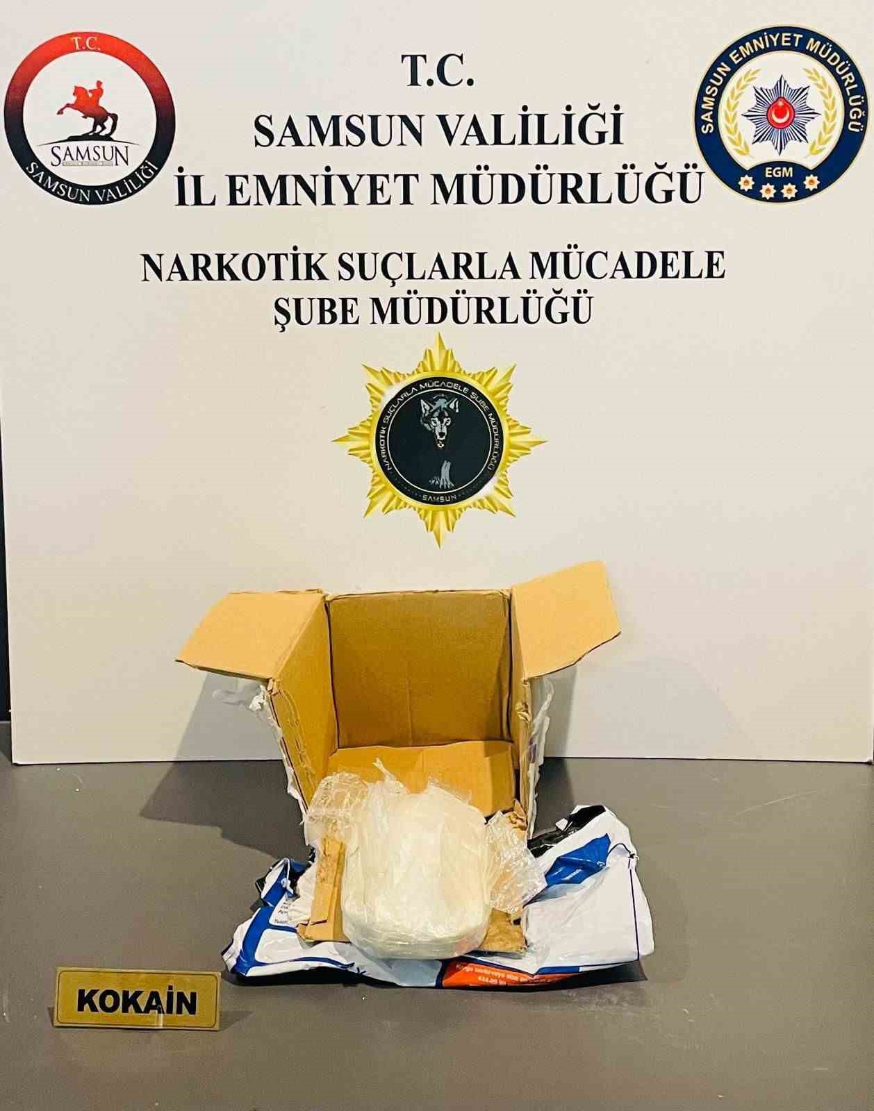 Samsun&rsquo;da kargo poşetinden 400 gram kokain &ccedil;ıktı: 2 g&ouml;zaltı
