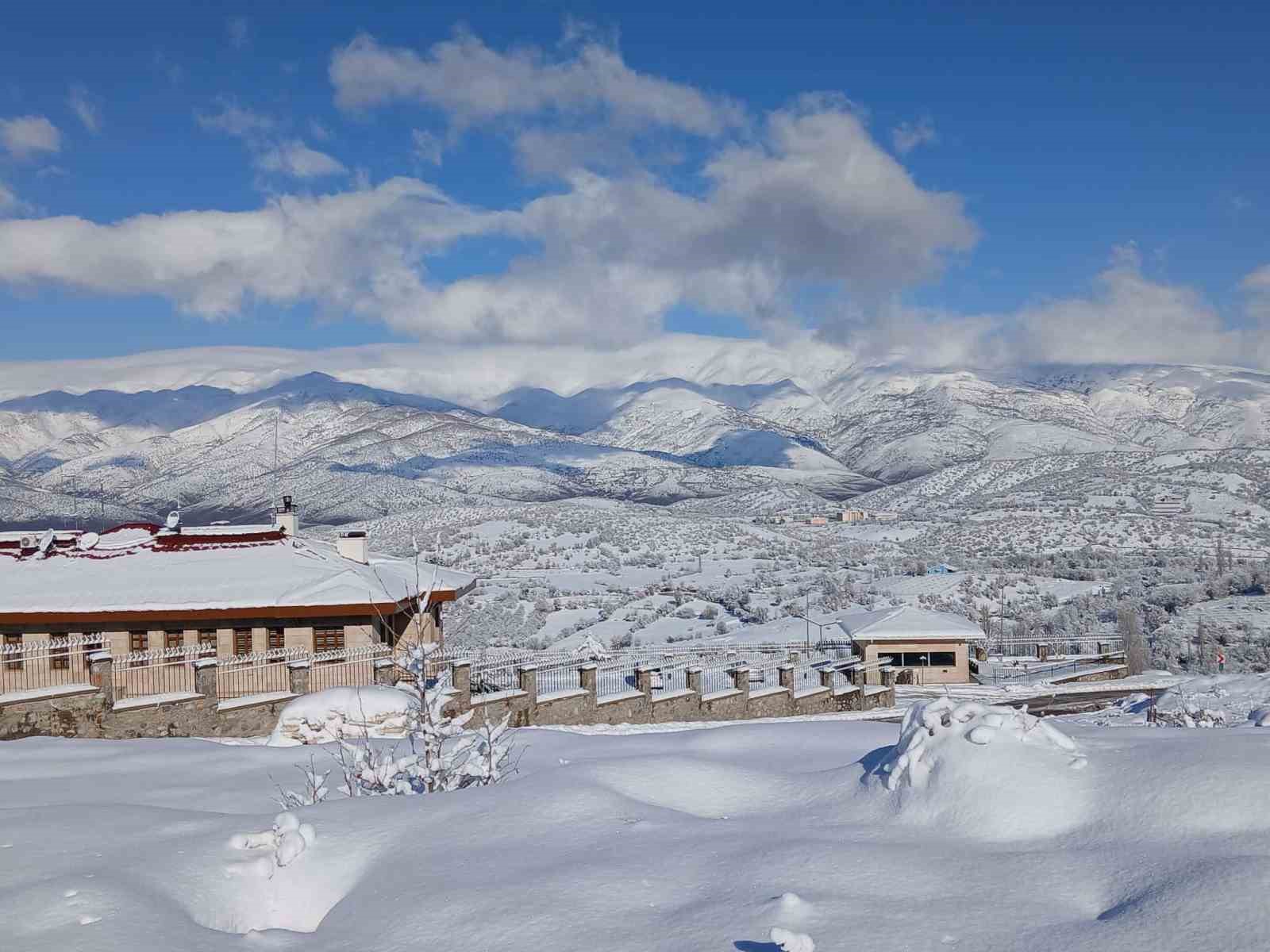 Pütürge’de kar manzaraları