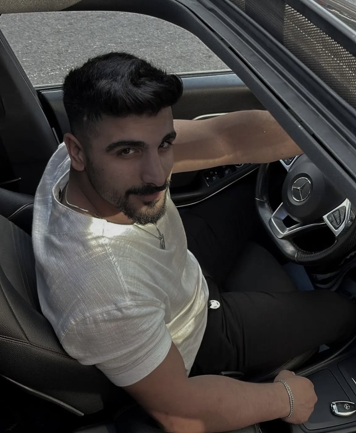 Kafasına sıkıp, aracıyla uçurma attılar