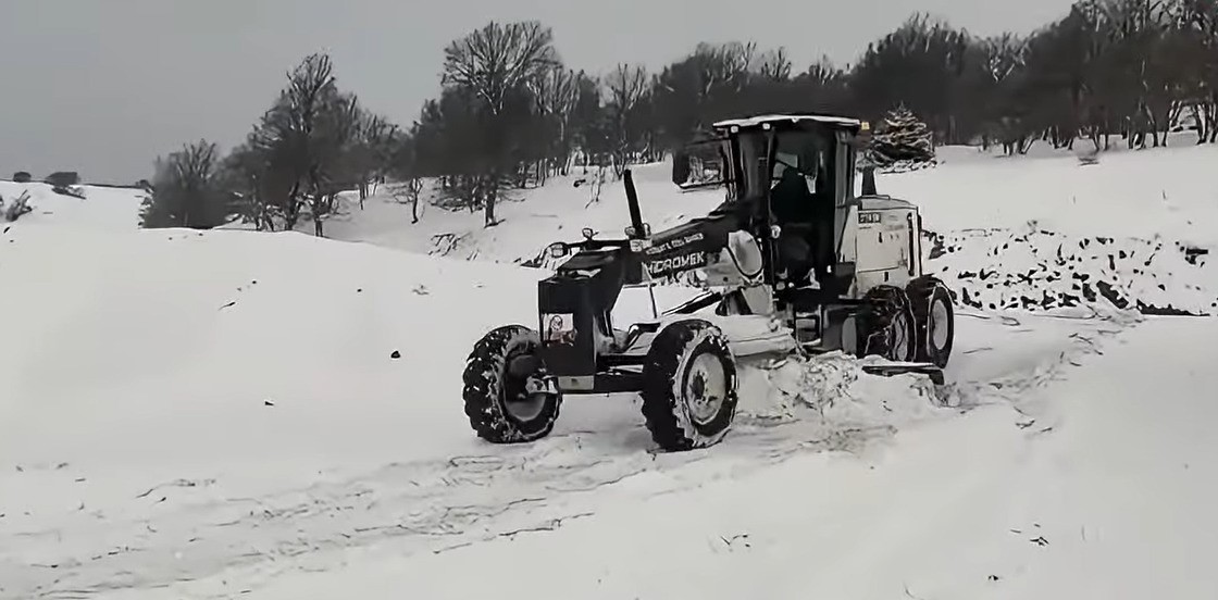 Yozgat&rsquo;ta &Ouml;zel İdare ekiplerinin karla m&uuml;cadelesi s&uuml;r&uuml;yor
