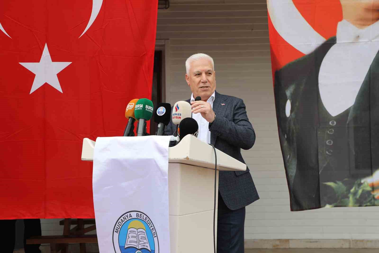 Mudanya kapalı y&uuml;zme havuzu a&ccedil;ıldı
