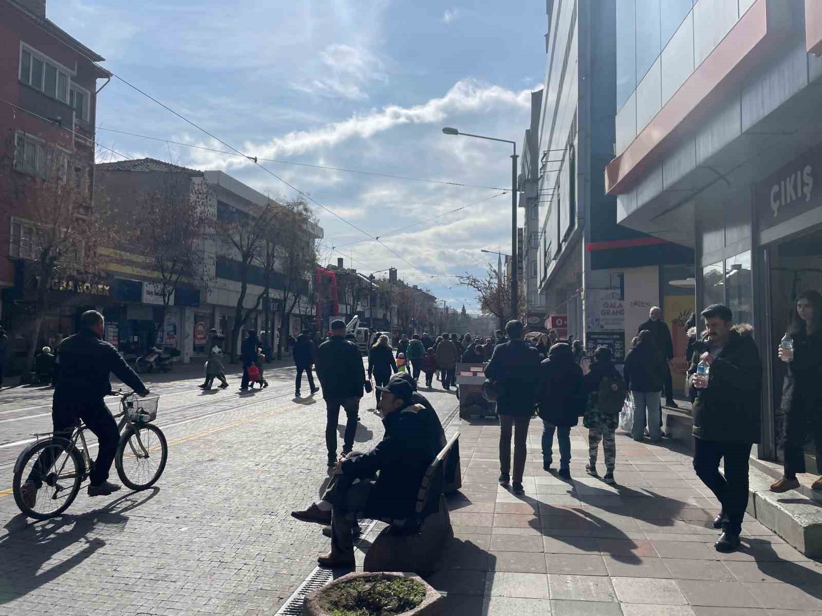 Eskişehirliler, açık havanın tadını çıkarttı