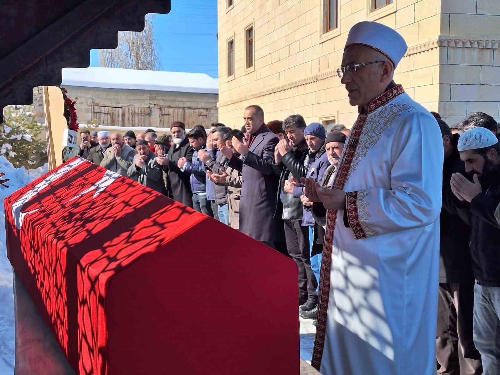 Kazada vefat eden asker toprağa verildi
