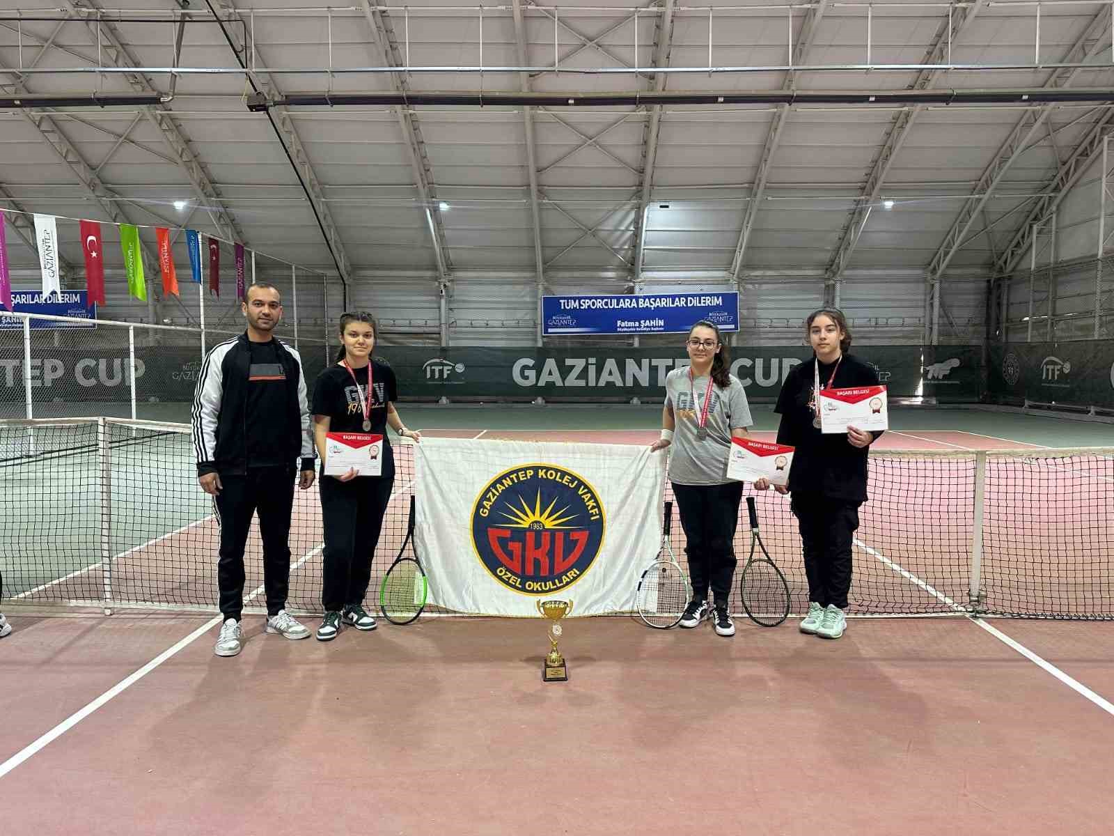 GKV’lilerin tenis başarısı