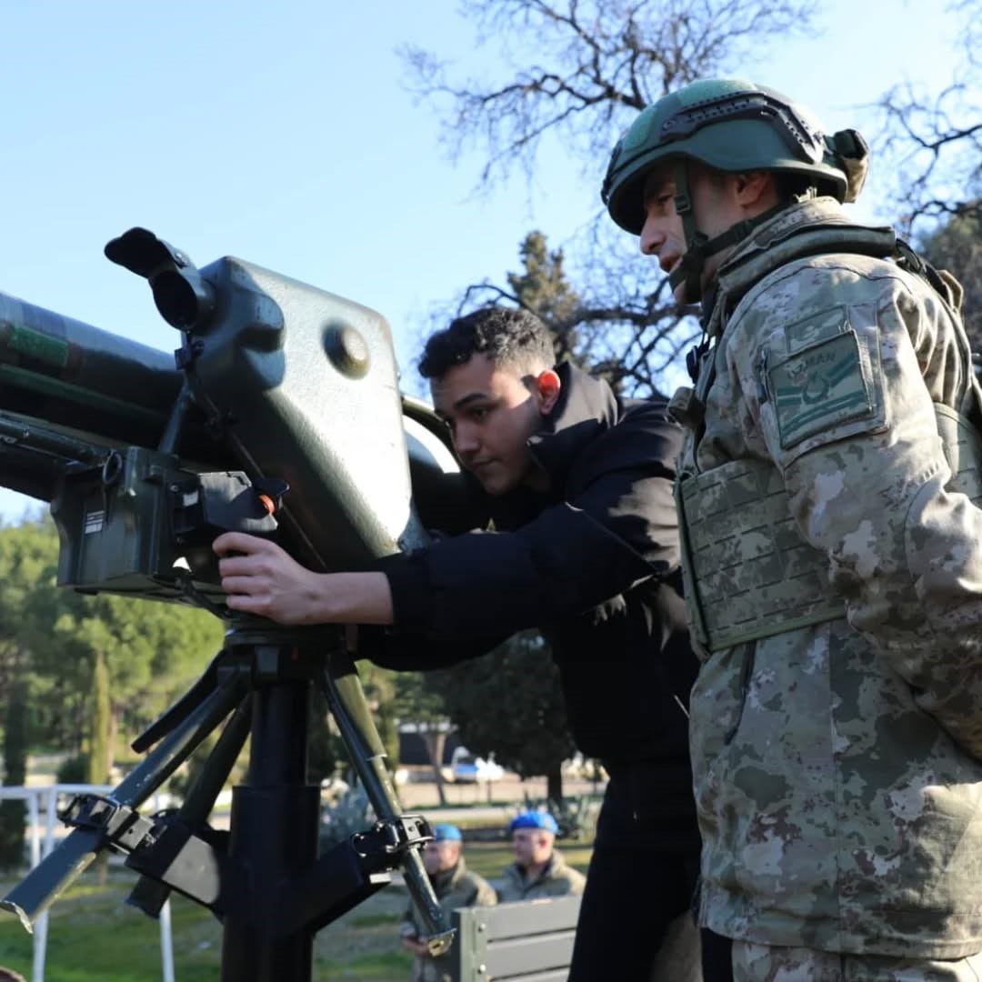Lise öğrencileri "Mehmetçikle Bir Gün" etkinliğinde komando birliğini ziyaret etti