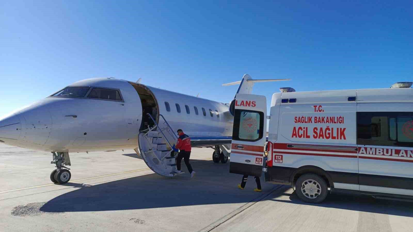 Van’da 10 yaşındaki hasta için ambulans uçak havalandı
