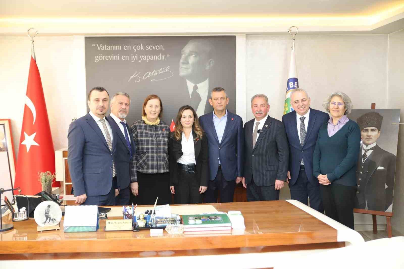 CHP Genel Başkanı &Ouml;zg&uuml;r &Ouml;zel&rsquo;den Salihli ziyareti
