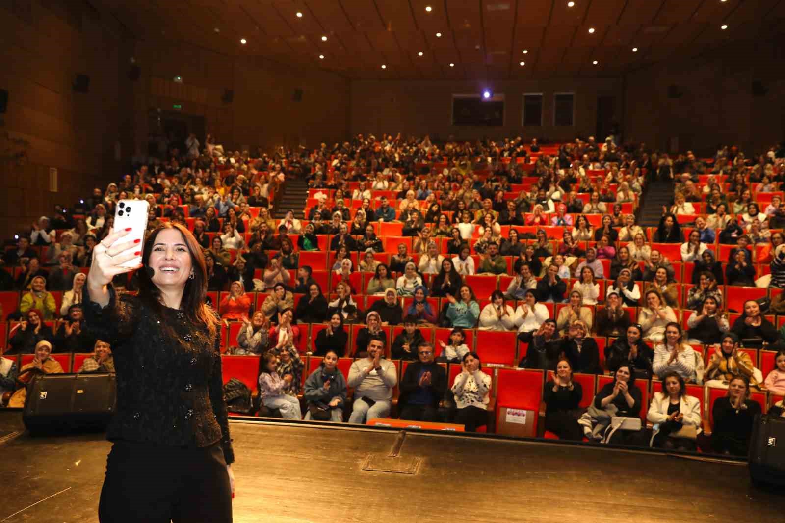 "Rota Yeniden Oluşturuluyor" söyleşisine yoğun ilgi
