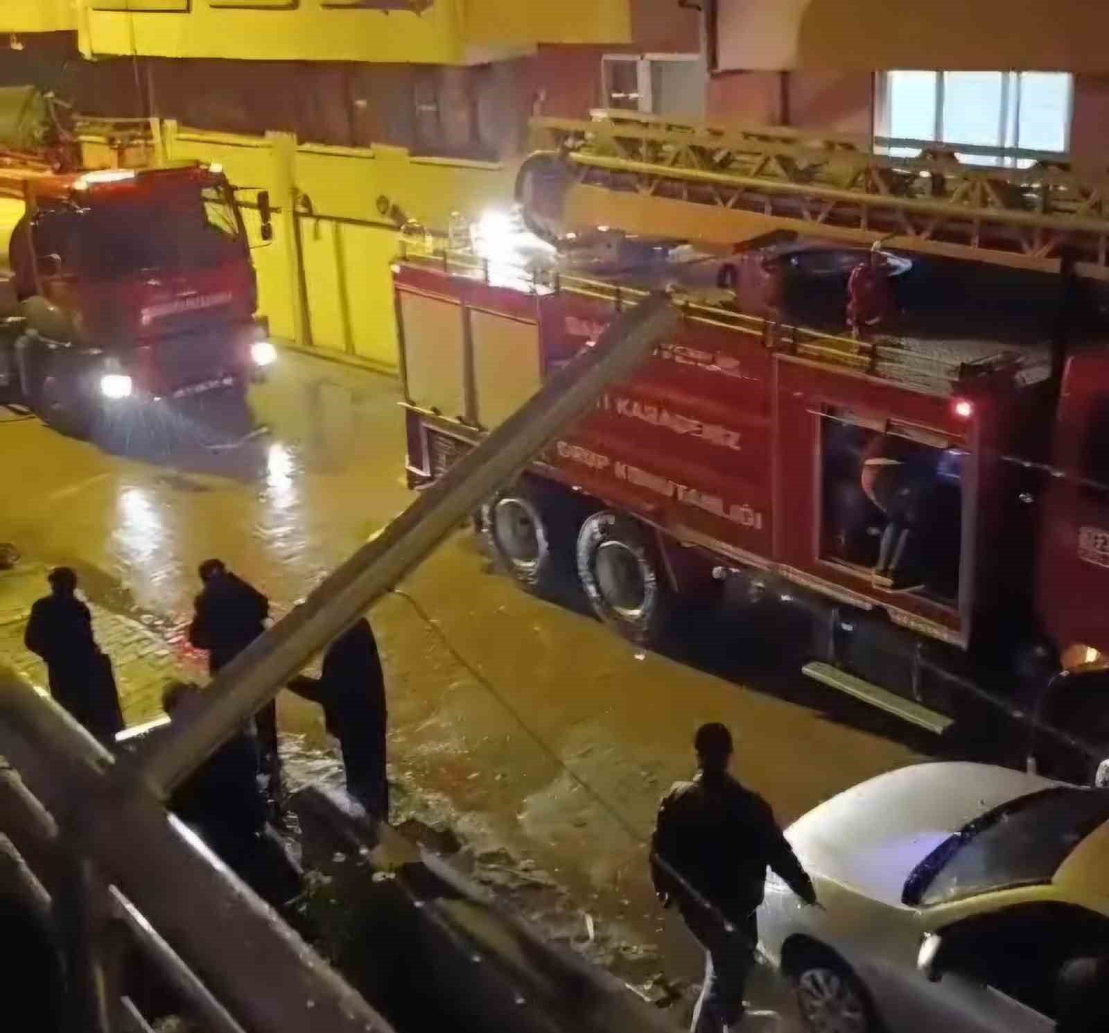 Şömineden düşen köz çatıyı yaktı