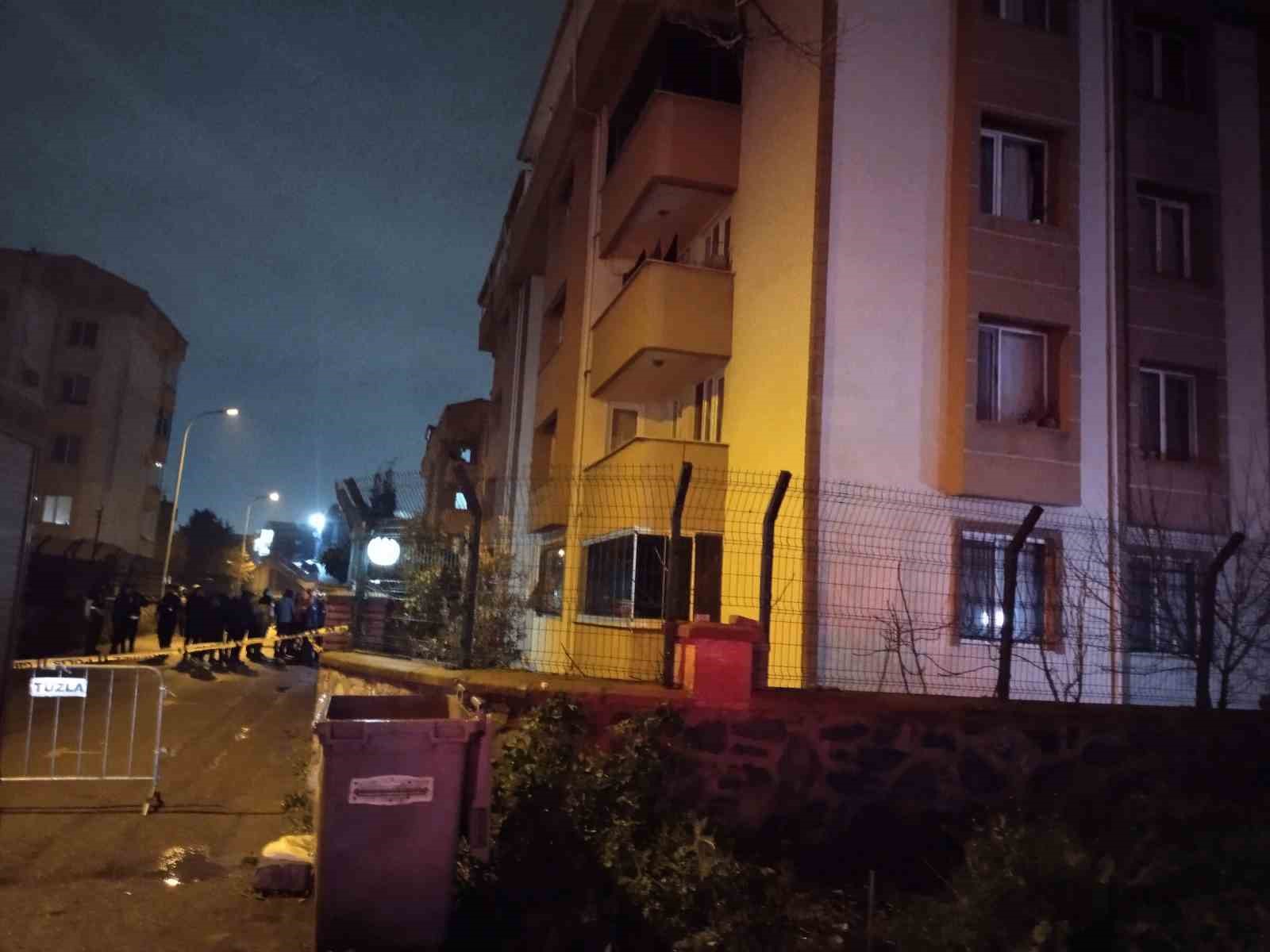 Tuzla’da kolonlarında çatlak tespit edilen bina boşaltıldı