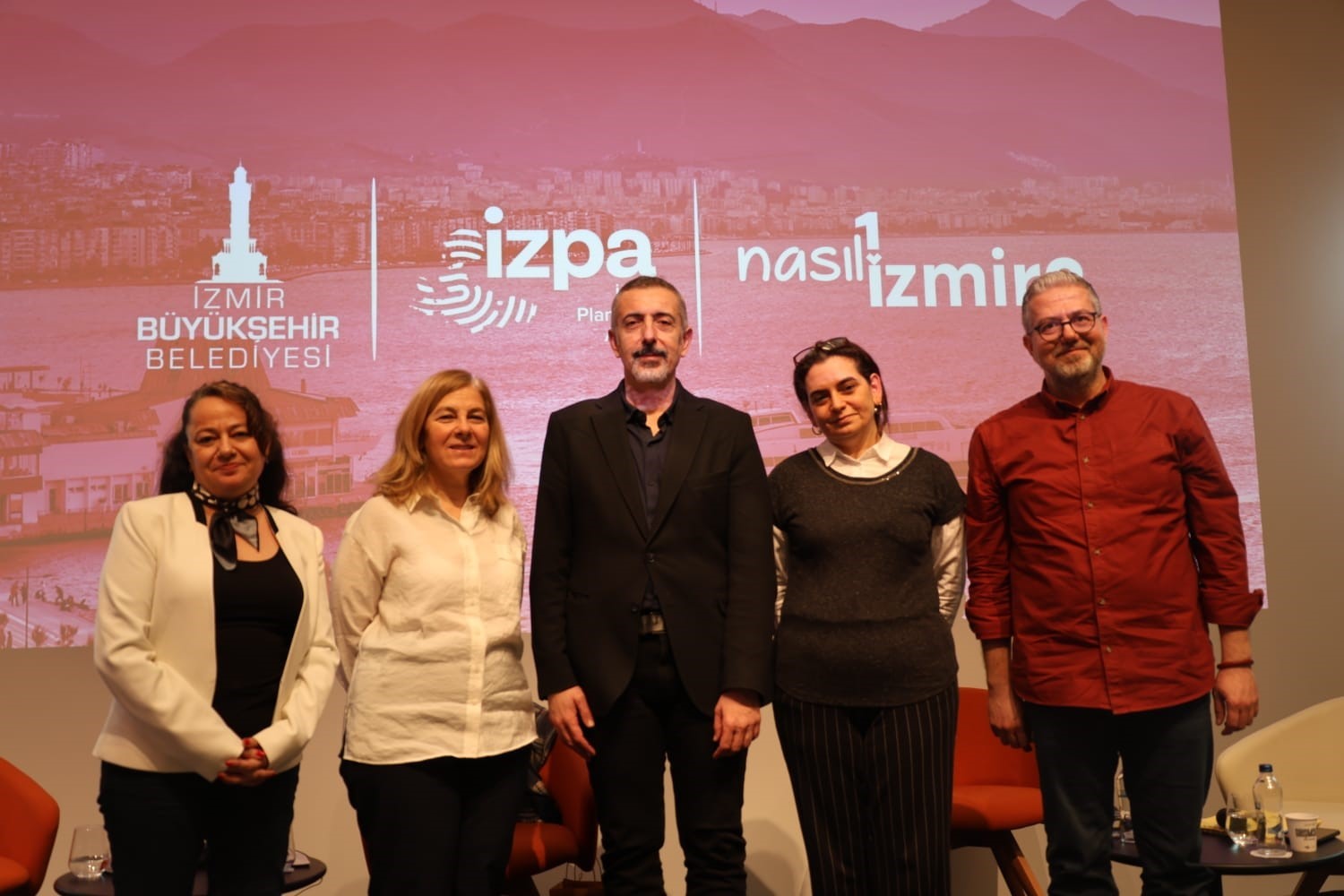 ‘Nasıl bir İzmir’ serisinde son panel ‘İzmir’de Birlikte Yaşamak’ oldu