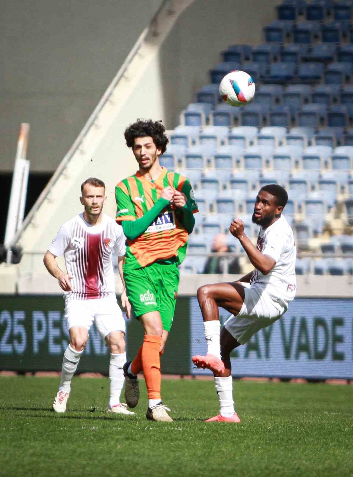 Trendyol Süper Lig: Atakaş Hatayspor: 0 - Corendon Alanyaspor: 0 (İlk yarı)